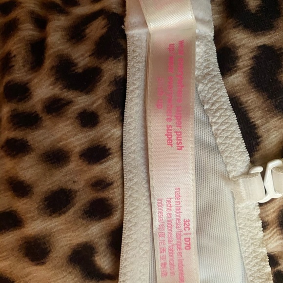 Victoria’s Secret push up bra - Picture 2 of 3